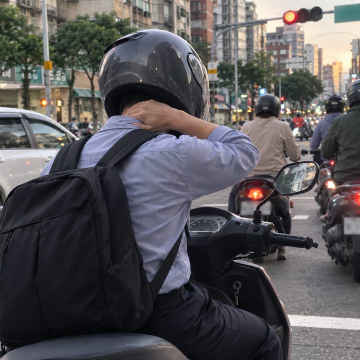 騎車通勤肩頸痠痛